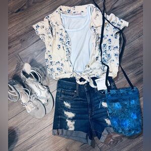 Summer Outfit
Floral Women's Top, Purse
Sandles
Matching Tank & Shorts